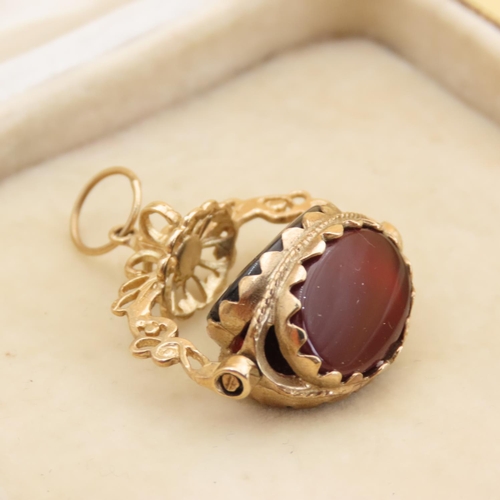 89 - Carnelian, Bloodstone and Onyx Swivel Fob Mounted on 9 Carat Yellow Gold Pendant 3cm Drop