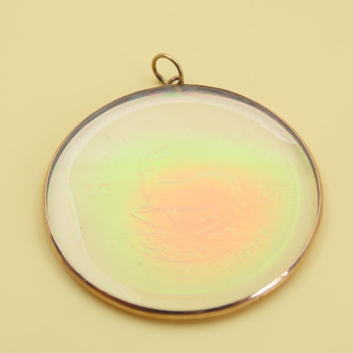 1029 - Unusual 9 Carat Yellow Gold Bound 4cm Diameter Pendant Inset with Halogram of Krugerrand Dated 1975