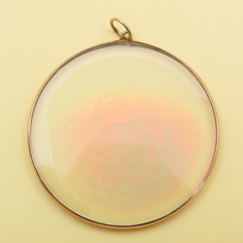 1029 - Unusual 9 Carat Yellow Gold Bound 4cm Diameter Pendant Inset with Halogram of Krugerrand Dated 1975