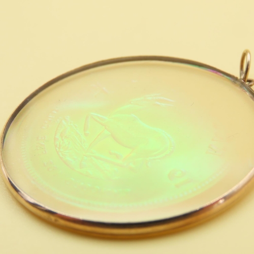 1029 - Unusual 9 Carat Yellow Gold Bound 4cm Diameter Pendant Inset with Halogram of Krugerrand Dated 1975