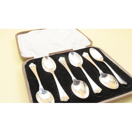 1059 - Set of Six Silver Tea Spoons in Presentation Case Each 9cm Long