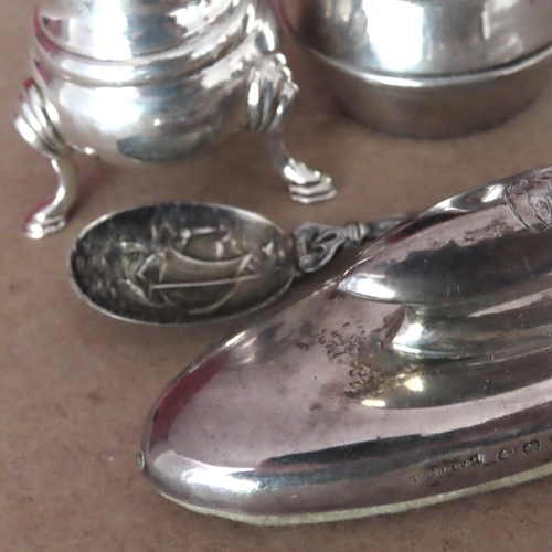 1076 - Silver Nail Buffer Table Salt Mustart Pot and Spoon Four Pieces in Lot