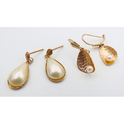 1094 - Two Pairs of Pearl Set 9 Carat Yellow Gold Earrings Each Approximately 1.5cm High