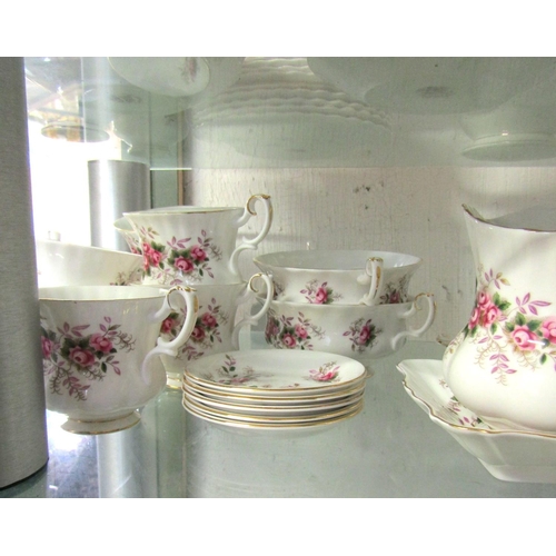 576 - Good Quantity of Royal Doulton and Royal Albert Service Large Quantity as Photographed Including Ser... 