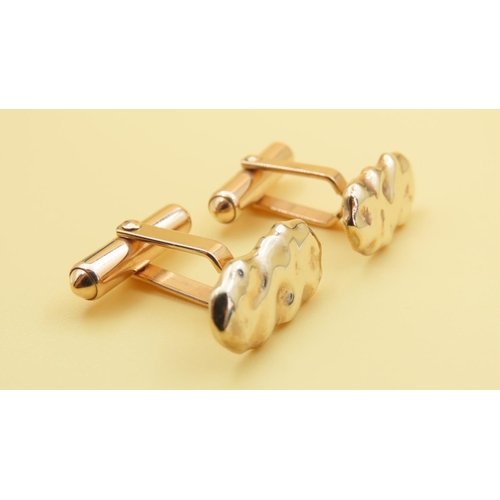 184 - Pair of 9 Carat Yellow Gold Nugget Form Ladies or Gents Cufflinks Attractively Detailed