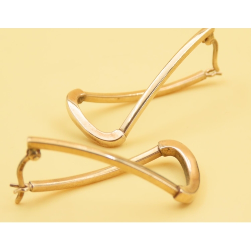34 - Pair of 9 Carat Yellow Gold Twist Form Earrings 3 Cm Drop