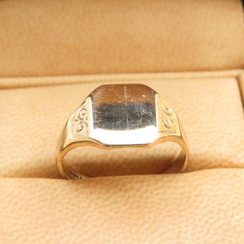 410 - 9 Carat Yellow Gold Signet Ring Size S