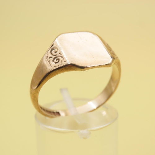 410 - 9 Carat Yellow Gold Signet Ring Size S