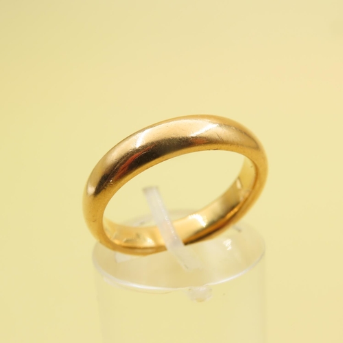 655 - 22 Carat Yellow Gold Wedding Band Ring Size M 7.1 Grams