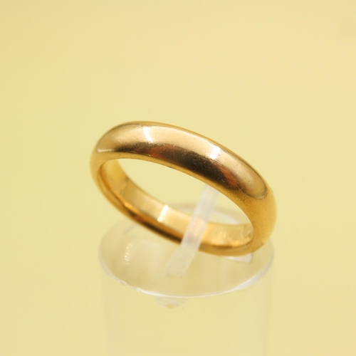 655 - 22 Carat Yellow Gold Wedding Band Ring Size M 7.1 Grams