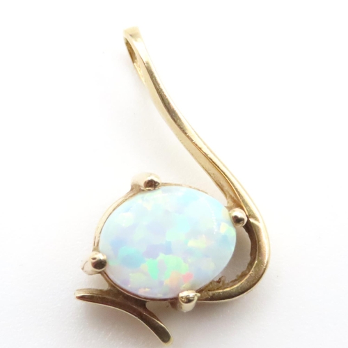 1008 - Opal Set 14 Carat Yellow Gold Pendant 2.5cm High