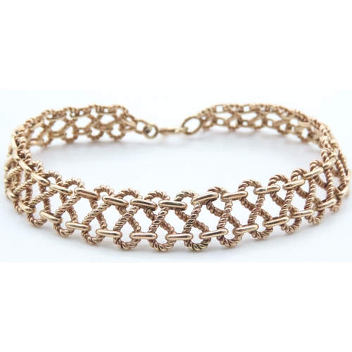 1011 - 9 Carat Yellow Gold Lace Design Ladies Bracelet 20cm Long