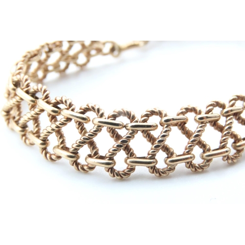 1011 - 9 Carat Yellow Gold Lace Design Ladies Bracelet 20cm Long