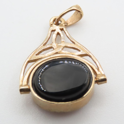 1046 - Carnelian and Black Onyx Set 9 Carat Yellow Gold Fob Pendant 2cm High As New Unworn