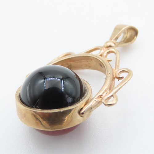 1048 - Carnelian and Black Onyx Set 9 Carat Yellow Gold Fob Pendant 2cm High As New Unworn