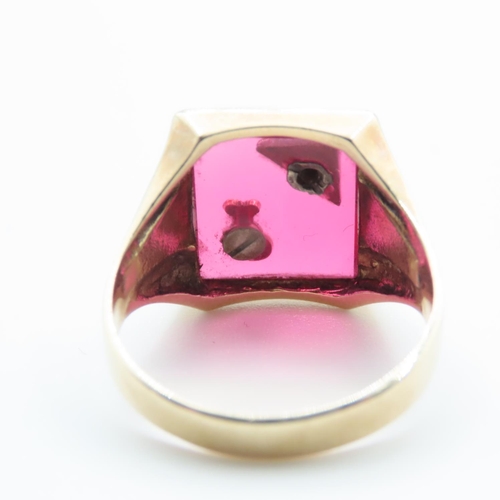 1174 - 9 Carat Yellow Gold Polished Square Cut Garnet Set Ring Size T Letter J to Corner