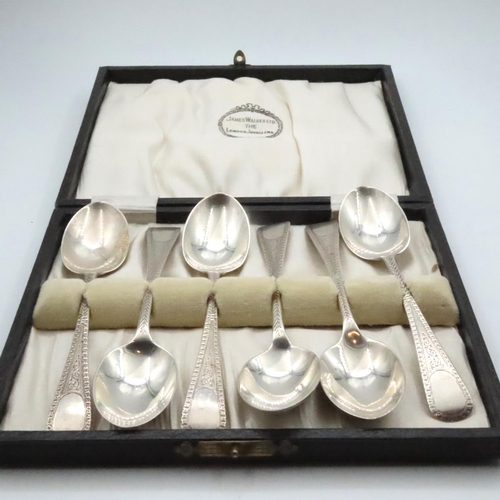 1583 - Set of Six Silver Tea Spoons in Presentation Case Each 13cm Long