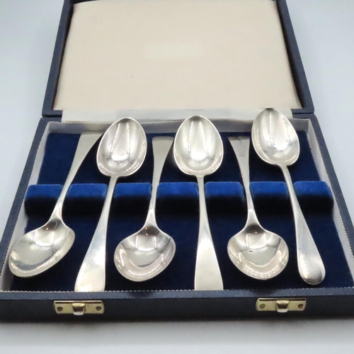 1584 - Set of Six Silver Tea Spoons in Presentation Case Each 12cm Long