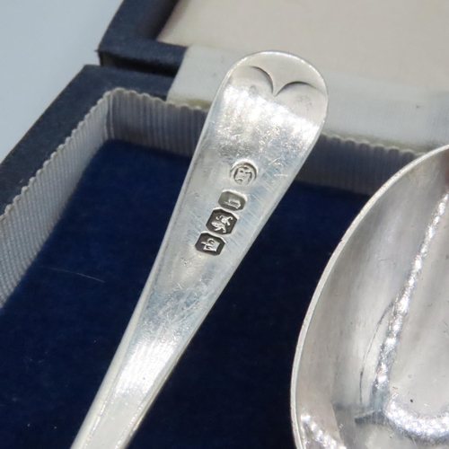 1584 - Set of Six Silver Tea Spoons in Presentation Case Each 12cm Long