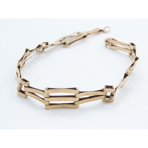 1592 - 9 Carat Yellow Gold Gate Link Bracelet 19cm Long