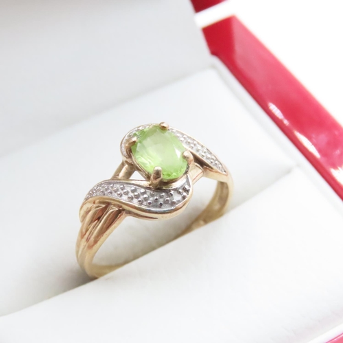 1637 - Peridot and Diamond Ring Set in 9 Carat Yellow Gold Ring Size O