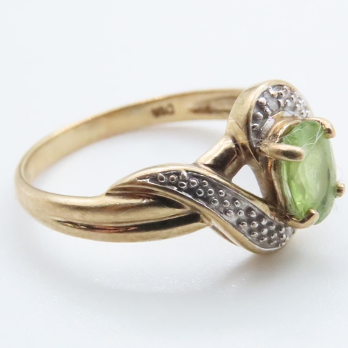 1637 - Peridot and Diamond Ring Set in 9 Carat Yellow Gold Ring Size O