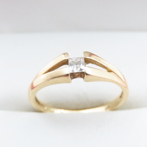 1654 - Bar Set Gemstone Ring Mounted in 14 Carat Yellow Gold Ring Size P