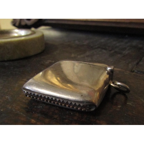 1742 - Silver Vesta Case Hinged Cover Striker to Base