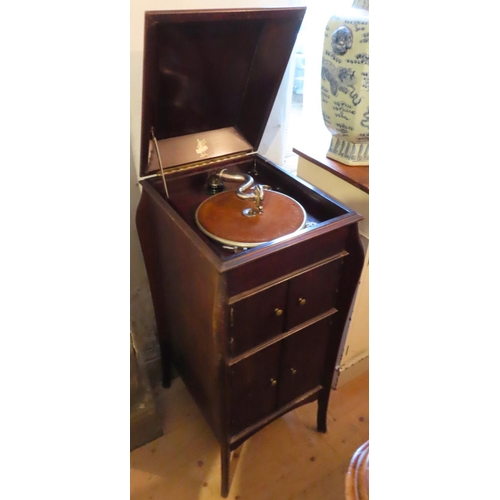 600 - Apollo Edwardian Mahogany Cased Gramophone