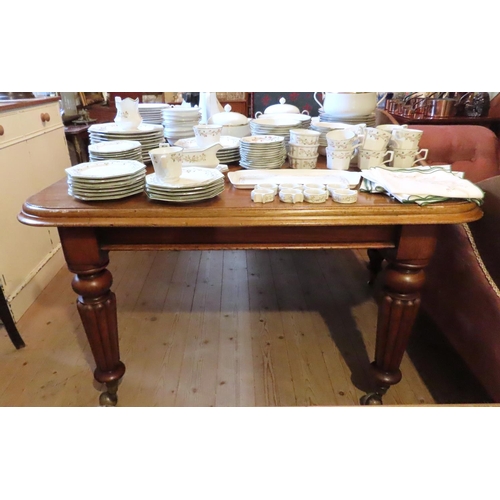 639 - Irish William IV Mahogany Dining Table Extending to Approximately 5ft Above Well Turned and Reeded S... 