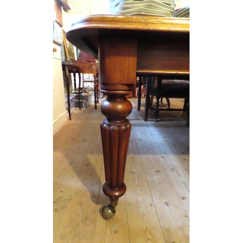 639 - Irish William IV Mahogany Dining Table Extending to Approximately 5ft Above Well Turned and Reeded S... 