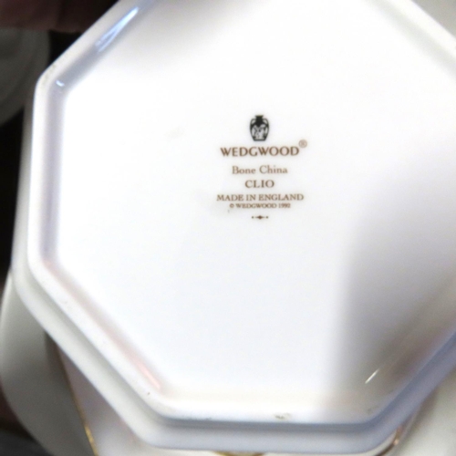 84 - Collection Wedgwood Stratford Pattern Tableware Items Part Dinner Service Including Soup Bowls, etc.... 