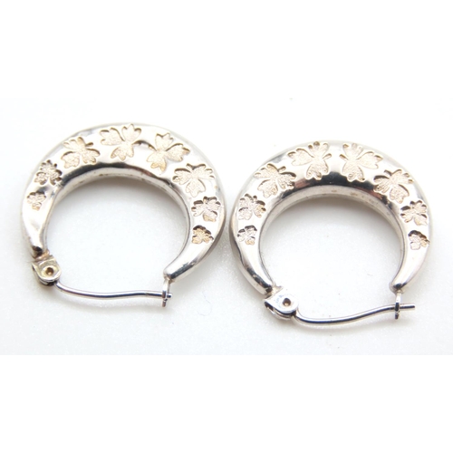 192 - Pair of 9 Carat White Gold Leaf Design Earrings Each 2cm Diameter