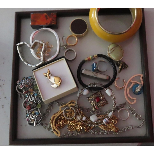 322 - Various Costume Jewellery Vintage and Others Quantity as Photographed