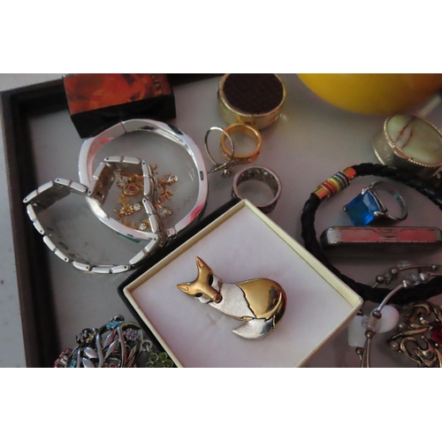 322 - Various Costume Jewellery Vintage and Others Quantity as Photographed
