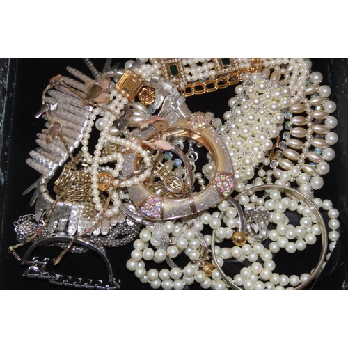 324 - Various Costume Jewellery Vintage and Others Quantity as Photographed