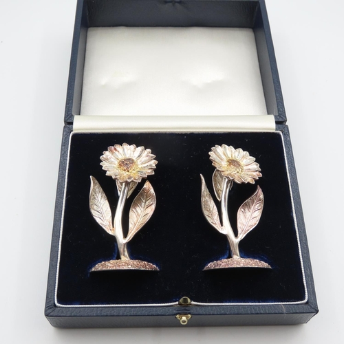 491 - Pair of Silver Sunflower Motif Menu Holders Contained Within Original Presentation Case 6cm High