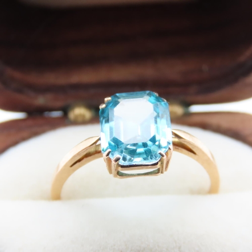 63 - Basket Set Blue Topaz Solitaire Ring Mounted in 18 Carat Yellow Gold Ring Size K and a Half