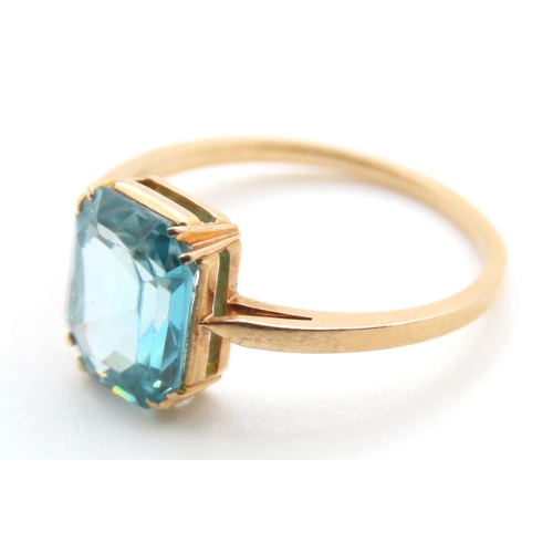 63 - Basket Set Blue Topaz Solitaire Ring Mounted in 18 Carat Yellow Gold Ring Size K and a Half