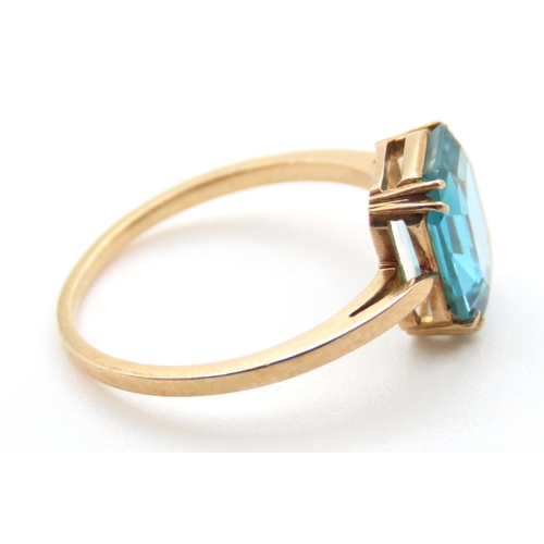 63 - Basket Set Blue Topaz Solitaire Ring Mounted in 18 Carat Yellow Gold Ring Size K and a Half