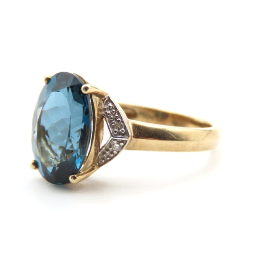 1432 - London Blue Topaz Ring Mounted on 9 Carat Yellow Gold with Further Diamonds Set to Shoulders Ring Si... 