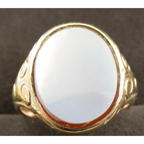 311 - Sardonyx Signet Ring Mounted on 9 Carat Yellow Gold Band Size Q 5.1 Grams