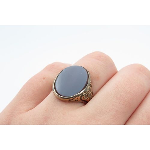 311 - Sardonyx Signet Ring Mounted on 9 Carat Yellow Gold Band Size Q 5.1 Grams