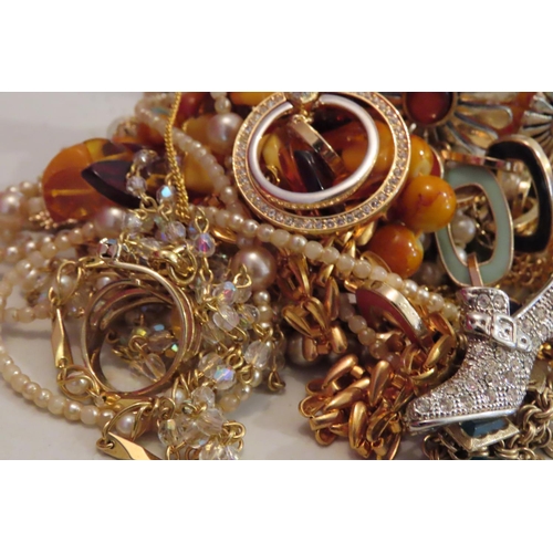 400 - Various Costume Jewellery Vintage and Others Quantity as Photographed