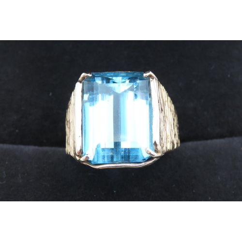 407 - Emerald Cut Aquamarine Ring Four Claw Set Mounted in 14 Carat Yellow Gold R Band Size R Stone of Dee... 