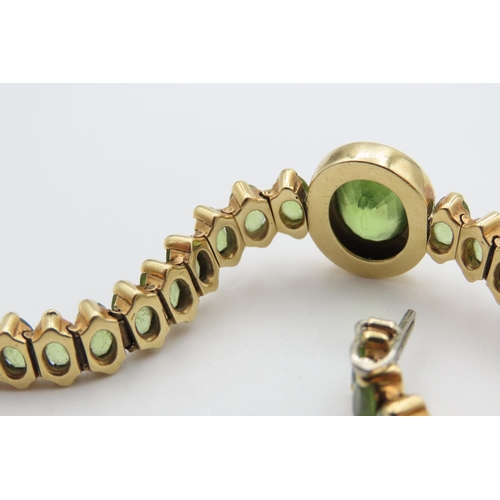 422 - 18 Carat Yellow Gold Peridot Set Bracelet with Bezel Set Centre Stone Black Enamel Detailing 16.5cm ... 