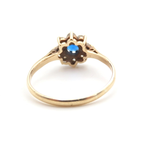 474 - 9 Carat Yellow Gold Gemstone Set Daisy Motif Ring Size R