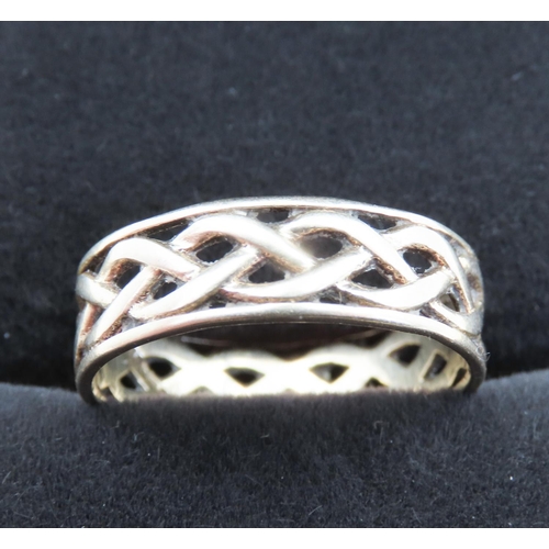 72 - 9 Carat Yellow Gold Celtic Knot Form Ring Size T