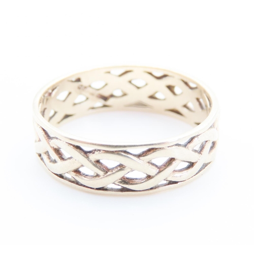 72 - 9 Carat Yellow Gold Celtic Knot Form Ring Size T