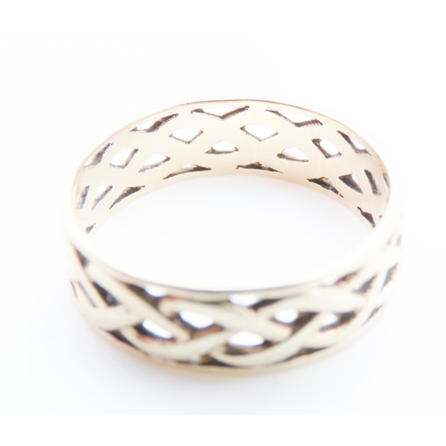 72 - 9 Carat Yellow Gold Celtic Knot Form Ring Size T